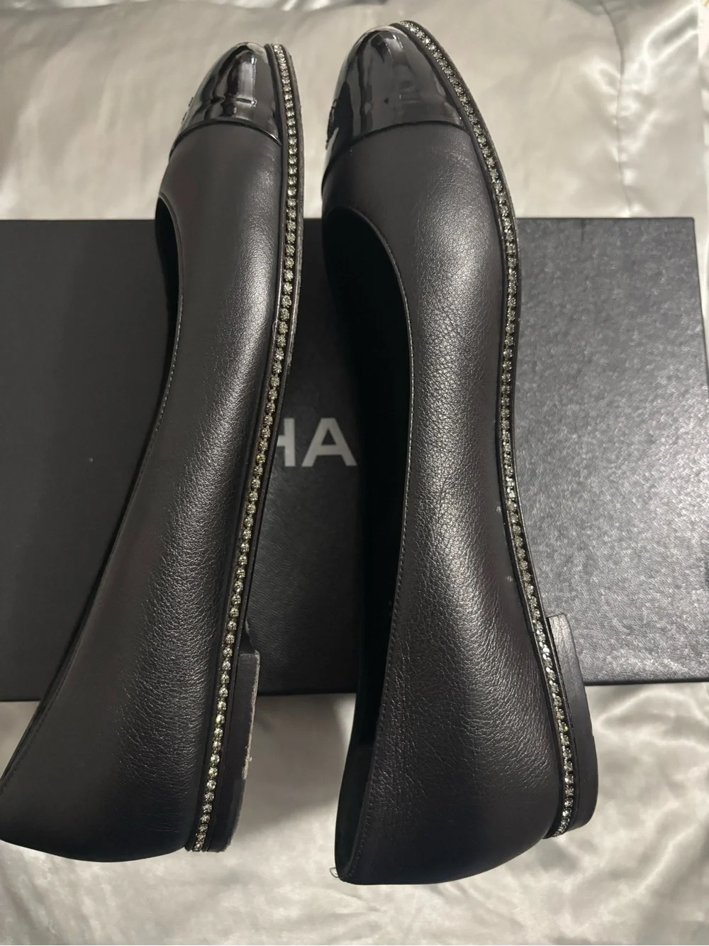 CHANEL Black Leather Ballet Flats with Patent Cap Toe